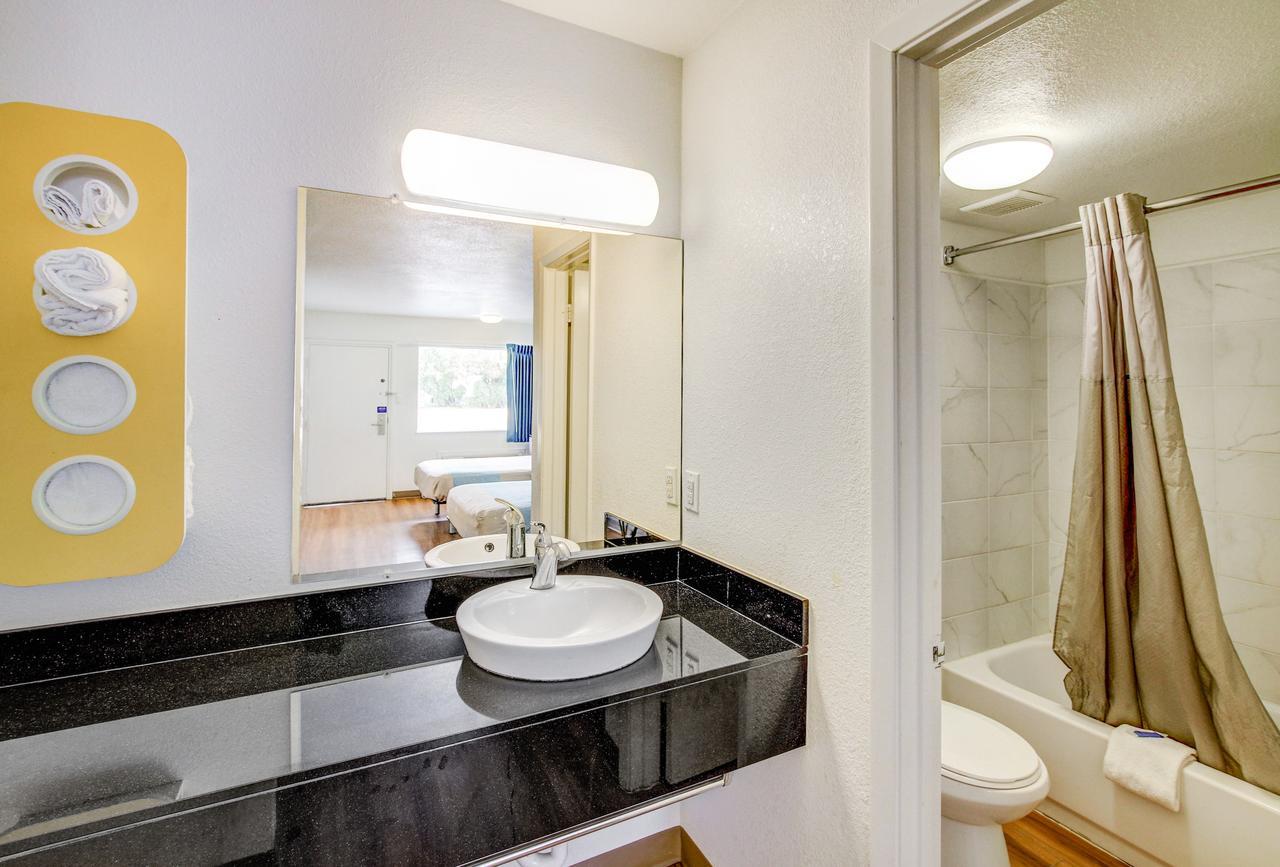 Motel 6 Waco - Lacy Lakeview Bellmead Екстериор снимка