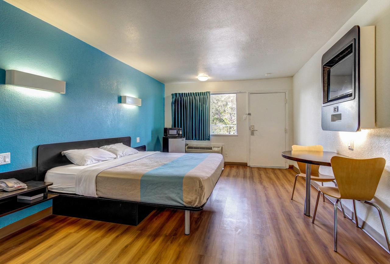 Motel 6 Waco - Lacy Lakeview Bellmead Екстериор снимка