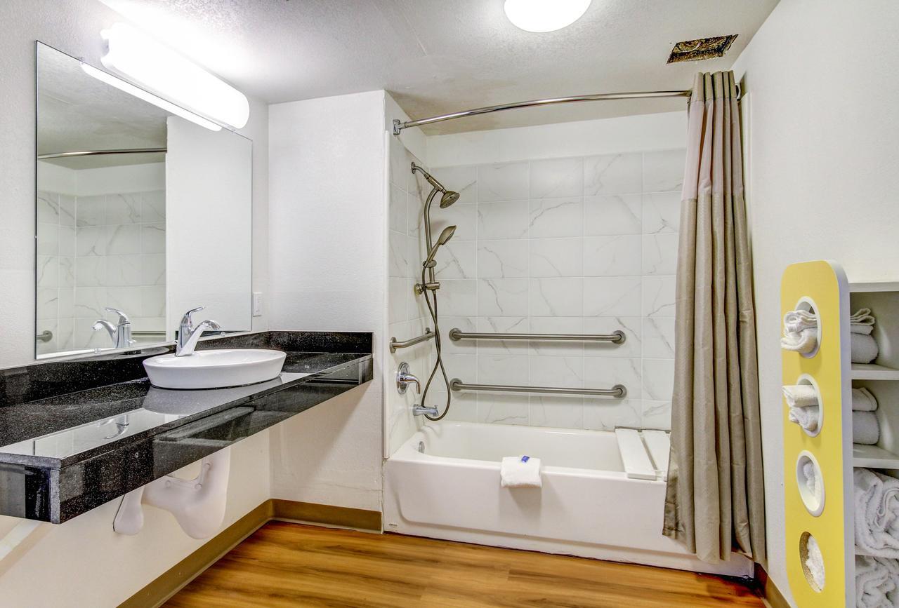 Motel 6 Waco - Lacy Lakeview Bellmead Екстериор снимка