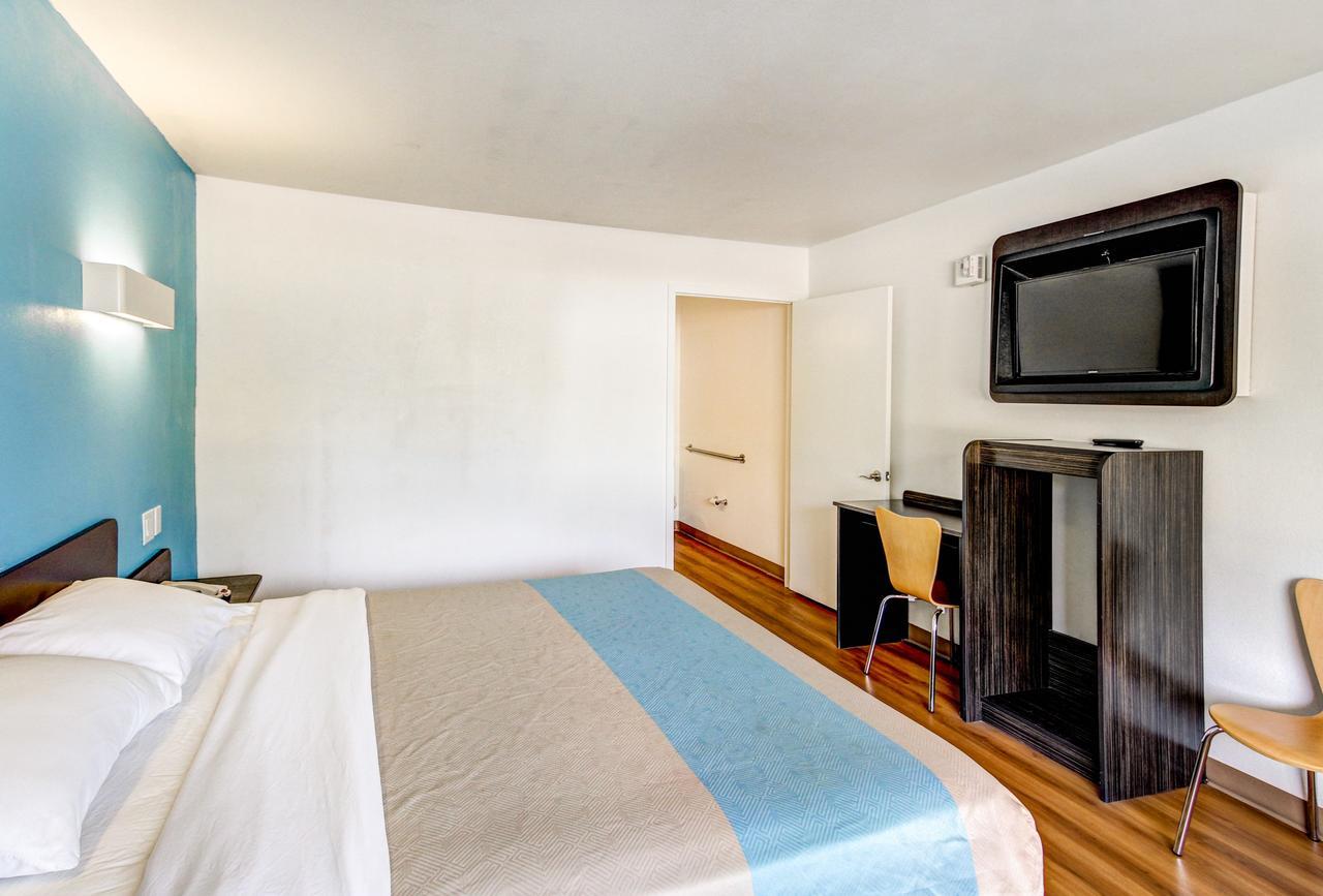 Motel 6 Waco - Lacy Lakeview Bellmead Екстериор снимка