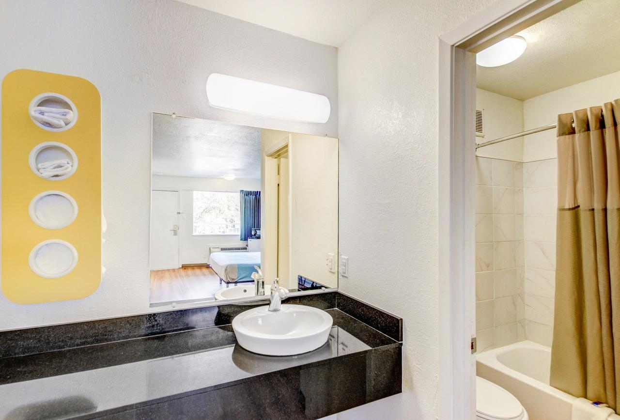 Motel 6 Waco - Lacy Lakeview Bellmead Екстериор снимка